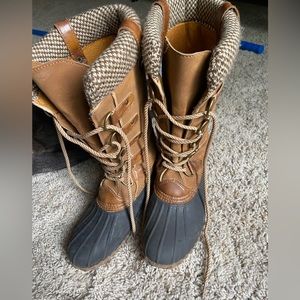 Snow / rain boots. Size 7.5. Women’s.